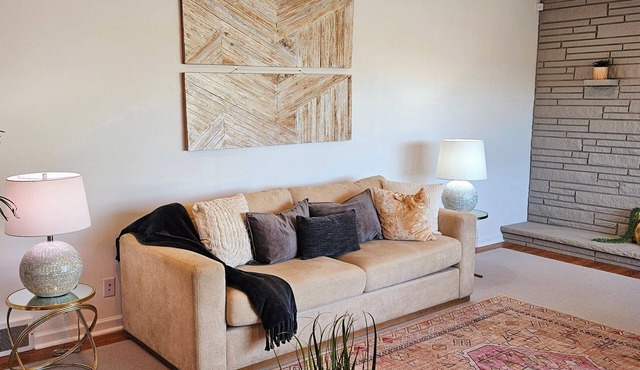 Spacious 5-bedroom house in Seattle with Air Conditioning, Wi-Fi, View & Laundry