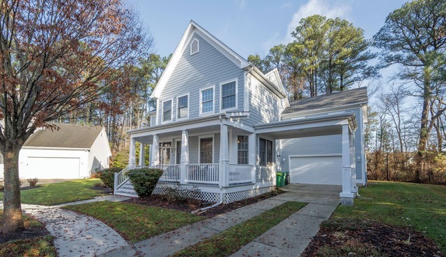 Spacious 7B, 4BA Family Retreat with Game Room & Two Primary Suites! Pool, WIFI, Tennis, Shuttle to the Beach!