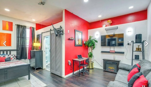 Spacious Efficiency Apartment With Private Entrance