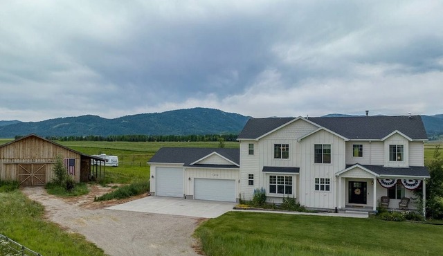 Spacious Farmhouse Retreat with Teton Views and Outdoor Games Near National Parks in Tetonia, Idaho
