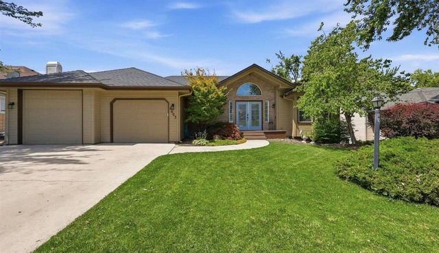 Spacious Foothills Retreat | Sleeps 10 | Horizon Views | Ping Pong | Gym Space | Minutes to Downtown