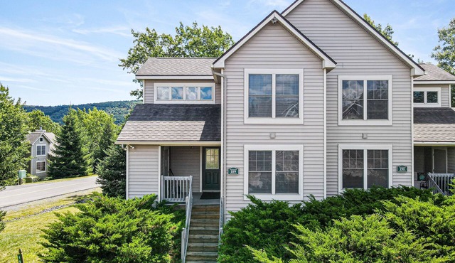 Spacious home close to slopes with central AC, wood fireplace, & deck