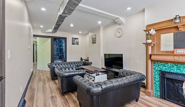 Spacious Home In Troy