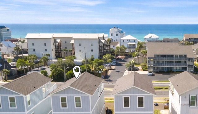 Spacious house in Panama City Beach w/game room & rooftop deck. Walk to Beach!