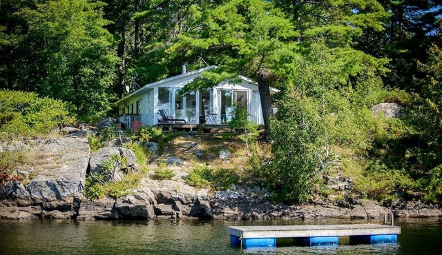 Spacious Lakefront Cottage Rental for Group Getaway on a Resort near Kingston, Ontario