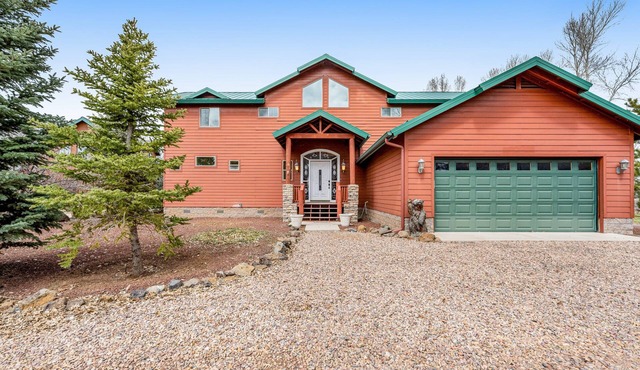 Spacious lakefront home with deck & W/D