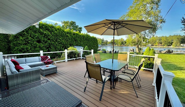 Spacious Lakehouse w/Private Beach