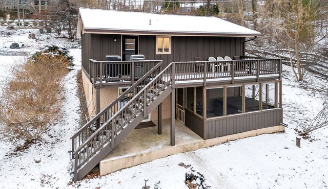 Spacious Mountain Retreat with Hot Tub & Screened Porch Near Wineries and Appalachian Trail | Harpers Ferry, WV
