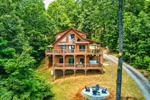 Spacious Murphy Chalet w/Hot Tub: Mtn Views!