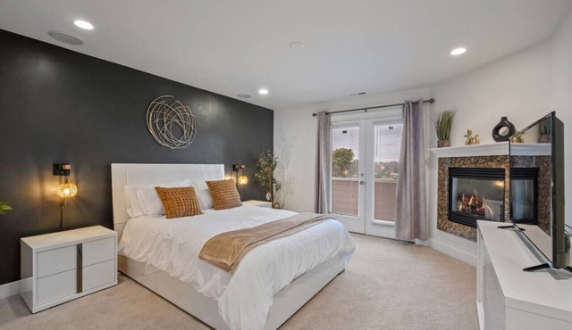 Spacious Seward Park Home for 8!