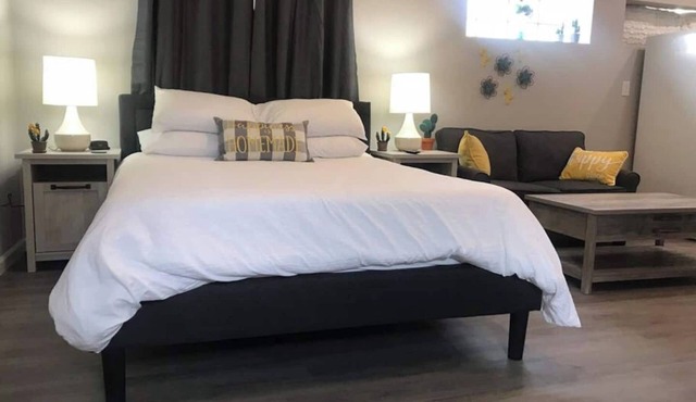 Spacious Studio apartment *Near Balloon Fiesta Park*Air Conditioned