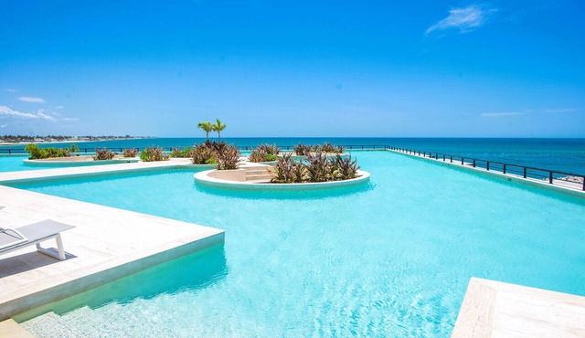 Splendid 3BR beachfront villa for 9 Yucalpeten Marina Resort