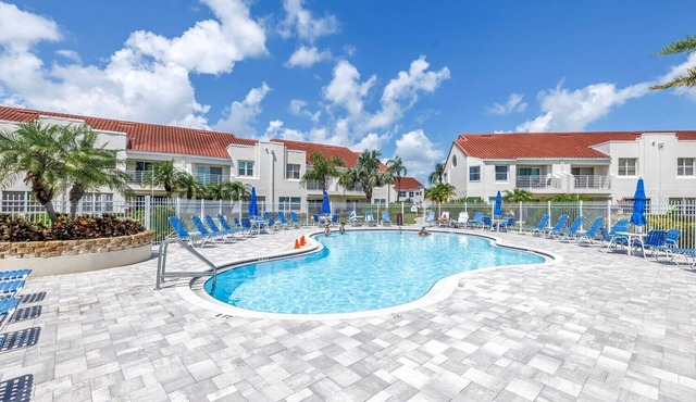 St. PETE Beach Golf Course Views ! Pool & Jacuzzi 5 Min to Beach