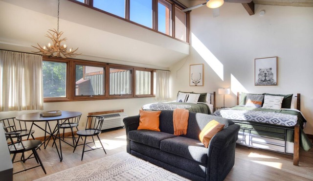 Starlight Suite | AC, Pool, Hot Tub, Golf & Ski