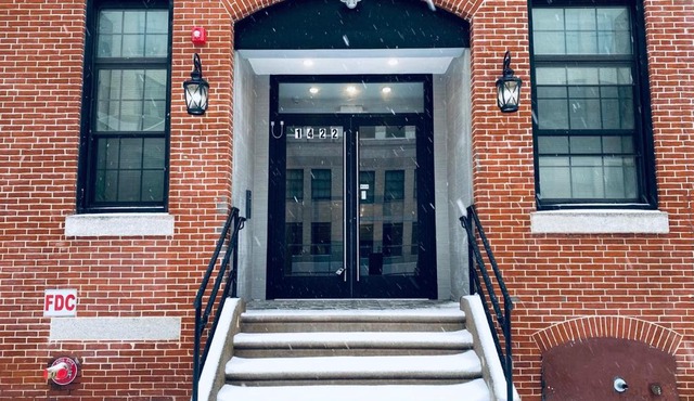 Stay at Luna on Callowhill
