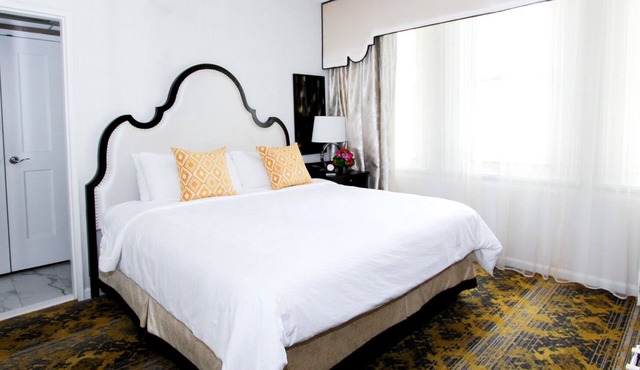 Stay in Spacious, Timeless Room w/Unique Charm Near DC Landmarks