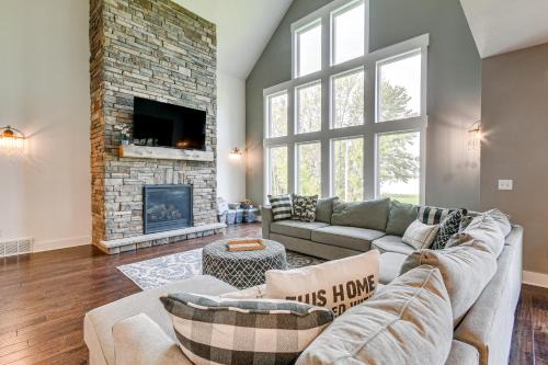 Steps From Oneida Lake: Spacious Gem w/Game Room!