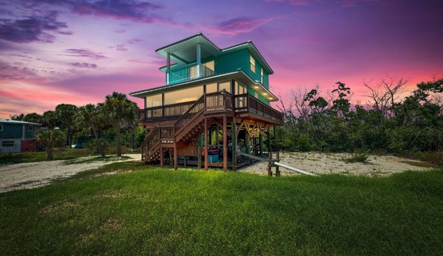 Steps from the beach: 2BR home on Little Gasparilla Island with Bay views