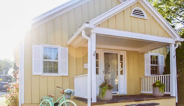 Storybook cottage on Leesburg's most historic block — walk to everything