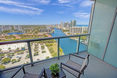 Studio High Floor Ocean and Canal View 2704