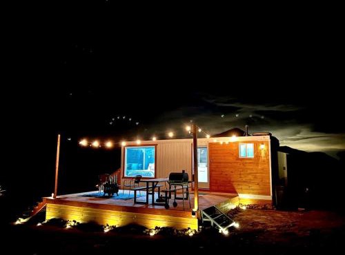 Stunning Tiny House with Picnic Space, Barbecue and Fire Pit in Meadview, Arizona