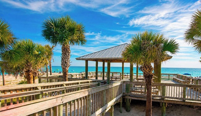 Stylish 2BR/2BA coastal getaway to 7 Min Drive to Beach "Crystal Bay Stays"