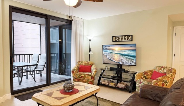 Stylish Gulf Condo - Walk to Beach, Pool & Dining