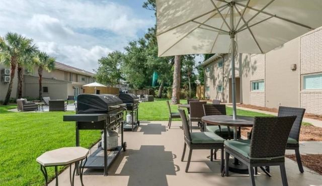 Stylish Island Getaway | Onsite Outdoor Pool | Free Breakfast | Pets Allowed