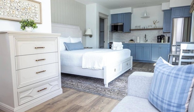Stylish Private Suite in Boutique Inn