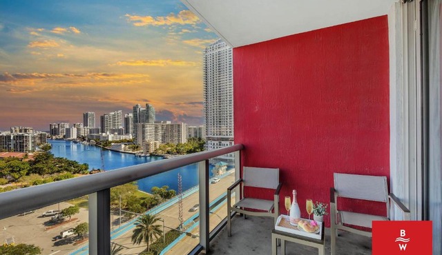 Stylish Studio w Views & Beach Access