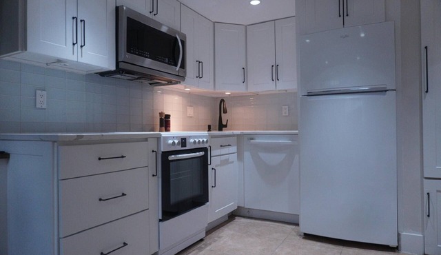Stylish Urban One-bedroom apartment in the Heart of Columbia Heights
