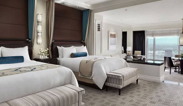 Stylish Vegas Stay! 2 Cozy City View Suites at The Palazzo w/Pool & Dining!