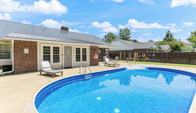 Sugar Cane Ranch: Private Pool, Yard & Near Bragg