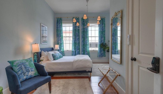 Sugars Inn Room 4 Historic NOLA Charm in Downtown Galveston