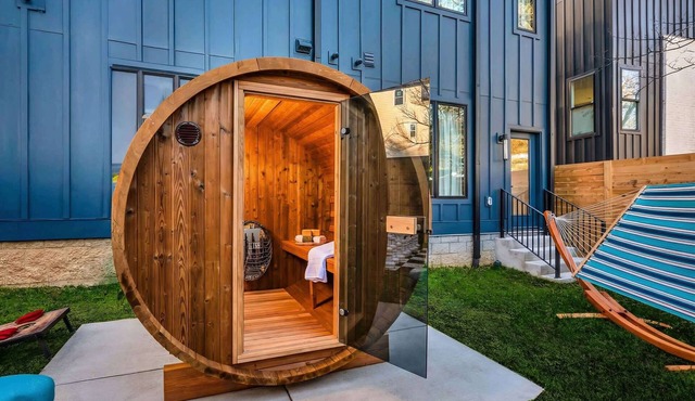 Summer rooftop hot tub, sauna, outdoor kitchen near Broadway