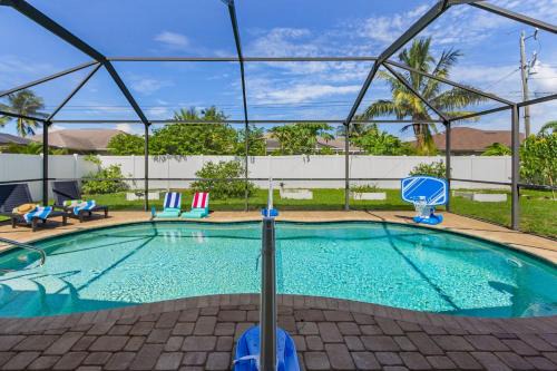 Sun, Fun & Relaxation Await with Heated Pool, Lanai & Spacious Comfort - K La Vie - Roelens