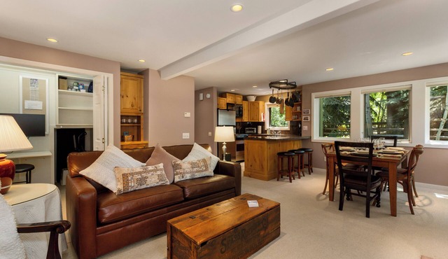 Sun Valley 3BR - Walk to Warm Springs Lifts - Pool, Hot Tubs and River Views
