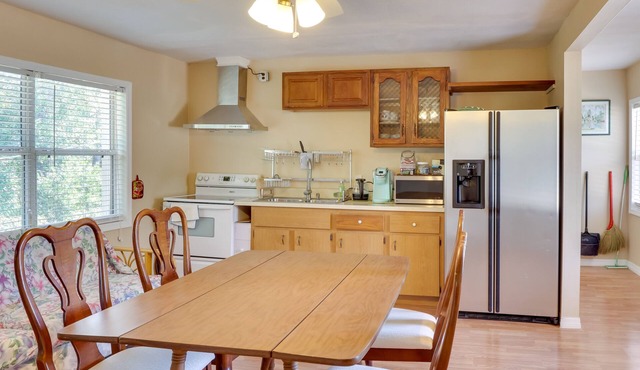Sunny Florida Getaway w/Patio, Near Disney World!