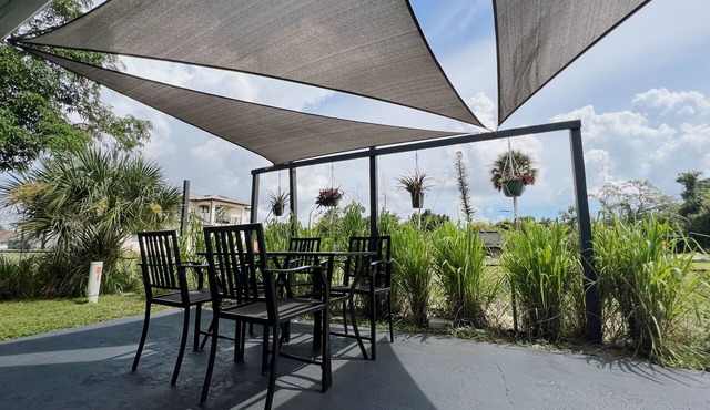 Sunny Fort Myers Retreat: Pet-Friendly near Downtown District, No Cleaning Fee!
