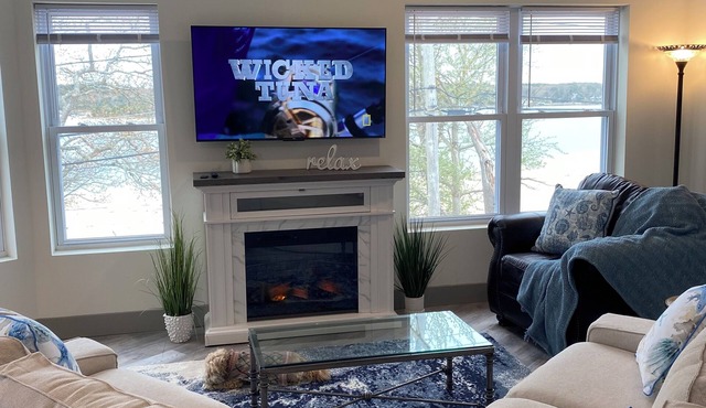 Sunny, Spacious, Stunning! BeachfrontnOnset Beach The Gateway to Cape Cod
