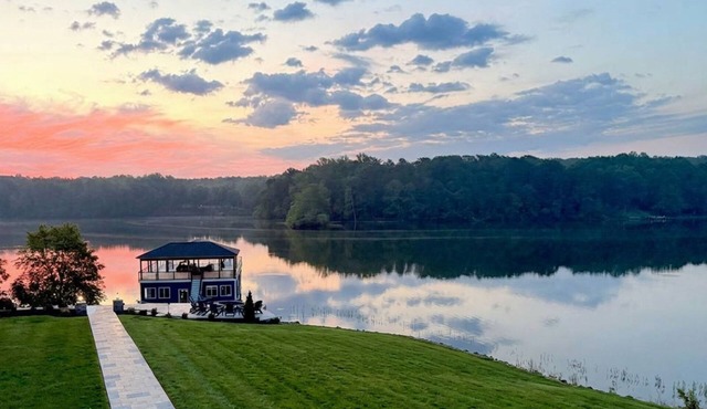 Sunrise at Lake Anna: Boathouse, Pickleball, Hot Tub, Golf, Sleeping Porch, Game