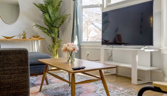 Sunshine Central | Yale | 3BR | Prking | Wshr/Dryr