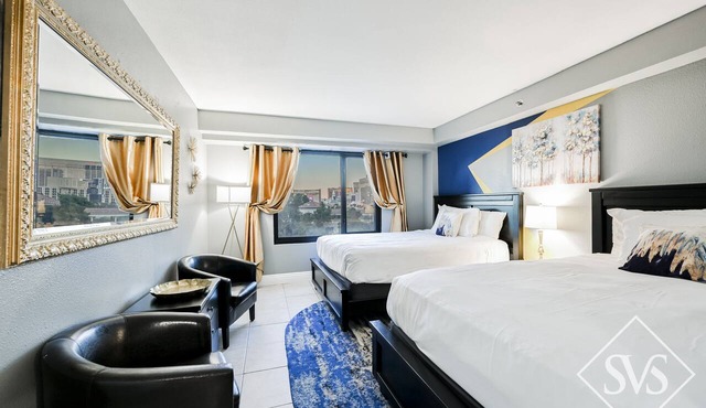 SVS: Modern 3BD Strip View Condo | 1,000+ sqft | Sleeps 12 | Jockey Club