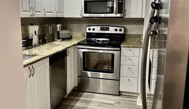 Sweet Tranquility! Enjoy this Sweet tranquil space near RSW! 90 day minimum stay