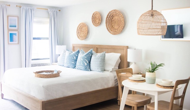 The Blue Palm at Inlet Beach Steps to Beach & Pool KING Bed 30A Florida