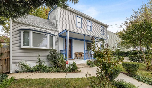 The charming villa is at 5miles away to Washington DC sight see