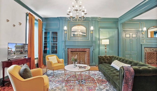 The Doctor’s House: 4BR, Historic Elegance & Downtown Adventure - Sleeps 9!