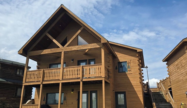 The Green Bear Cabin (Unit B) Near Jellystone/Three Bears Resort in Warrens, WI
