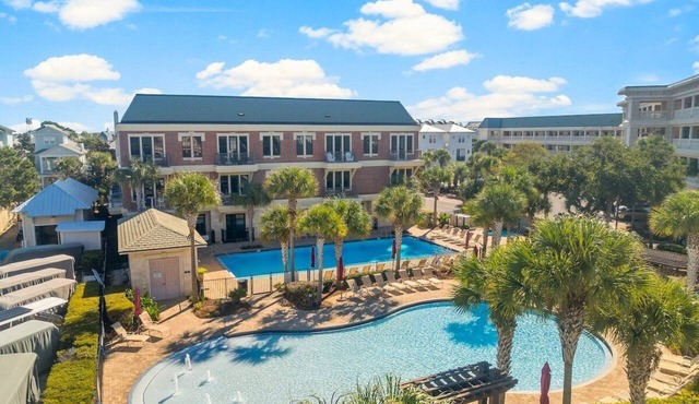 The Holland House 331–Spacious Condo–Sleeps 8
