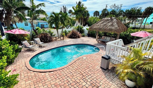 The Lazy Tiki - Private Pool